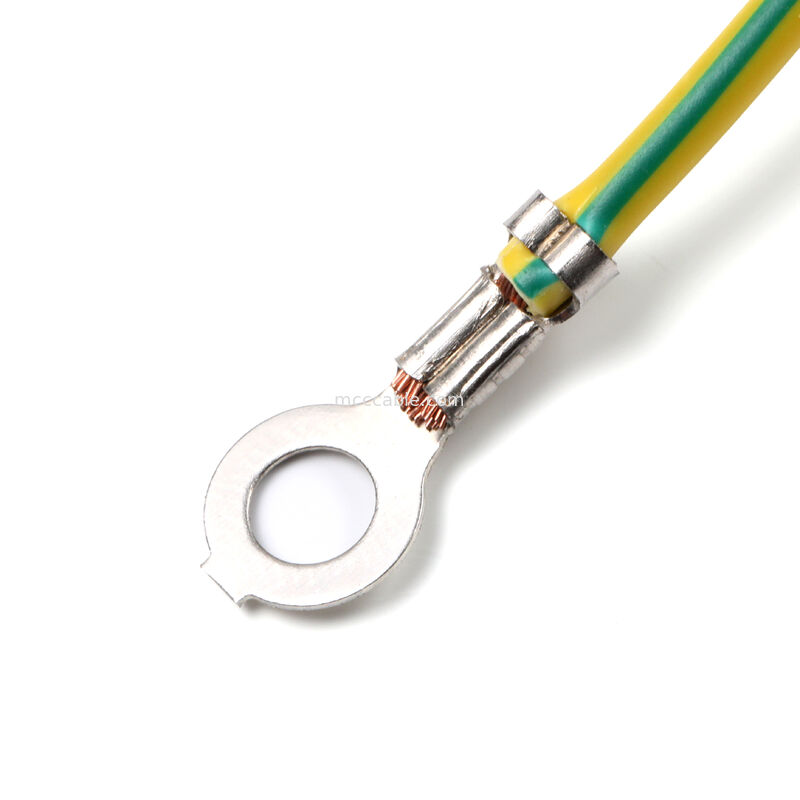 Montaggio del pannello IEC C14 a montaggio del cavo di alimentazione C13 con filo di terra